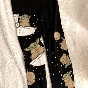 Baby Yoda Leggings - Hot Topic Star Wars Size L BRAND NEW!